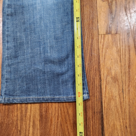 Daisy Fuentes Size 6 Flare Leg Medium Wash inseam 32.5 - Picture 9 of 10